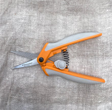 Load image into Gallery viewer, Fiskars Micro Tip Scissors