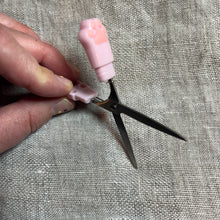Load image into Gallery viewer, Cat Paw Scissor Snips