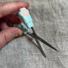 Load image into Gallery viewer, Cat Paw Scissor Snips