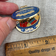 Load image into Gallery viewer, Cookie Tin Needle Minder
